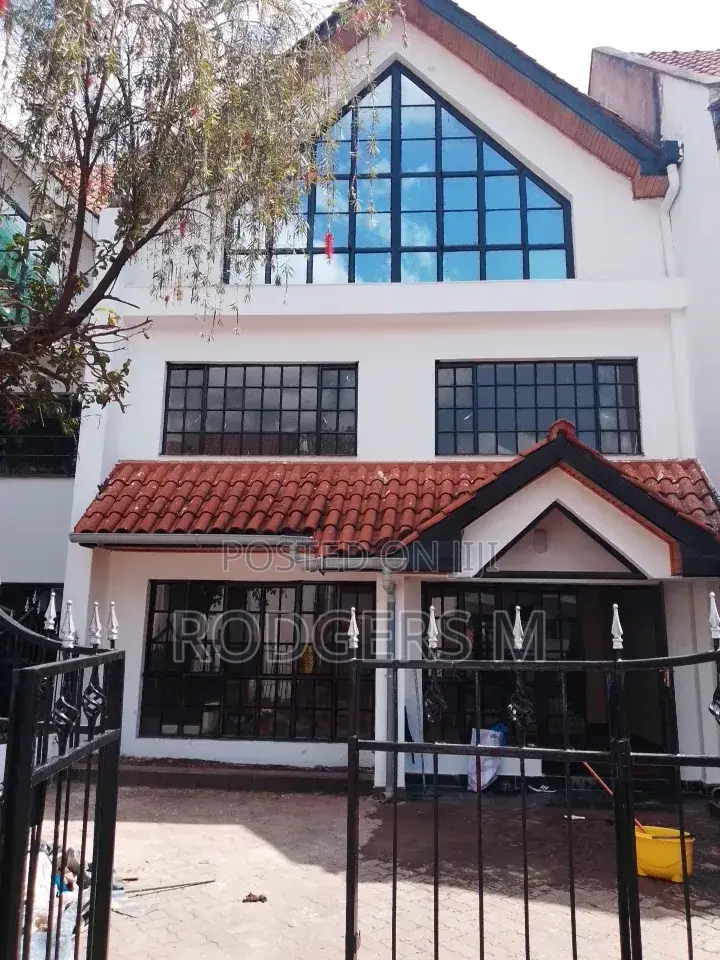 5bdrm Townhouse / Terrace in Raphta Road Area for rent