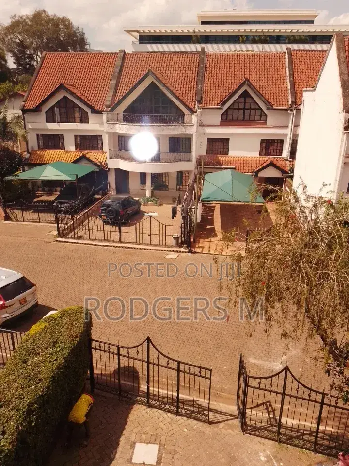5bdrm Townhouse / Terrace in Raphta Road Area for rent