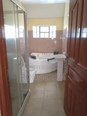 5bdrm Townhouse / Terrace in Raphta Road Area for rent