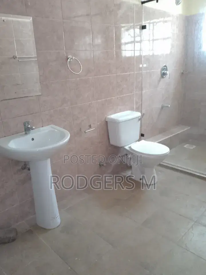 5bdrm Townhouse / Terrace in Raphta Road Area for rent