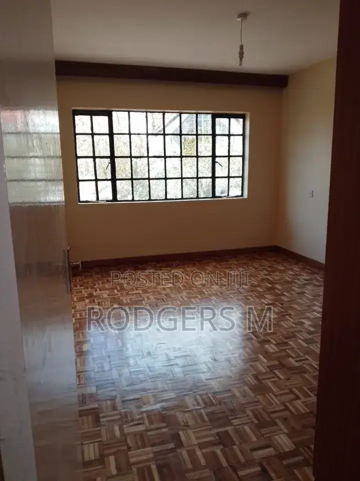 5bdrm Townhouse / Terrace in Raphta Road Area for rent