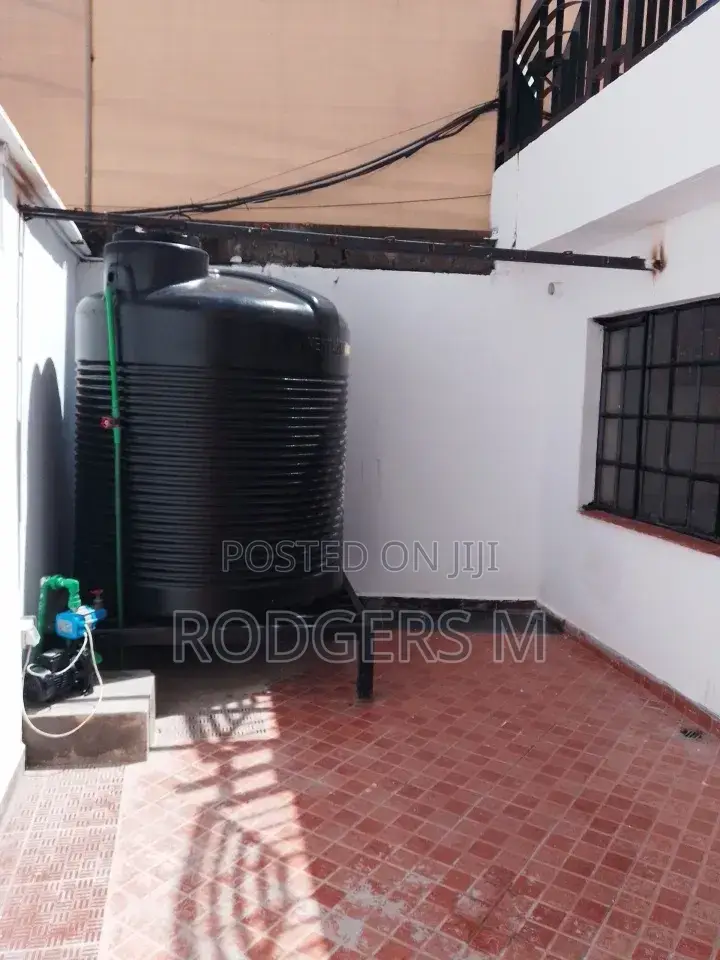5bdrm Townhouse / Terrace in Raphta Road Area for rent