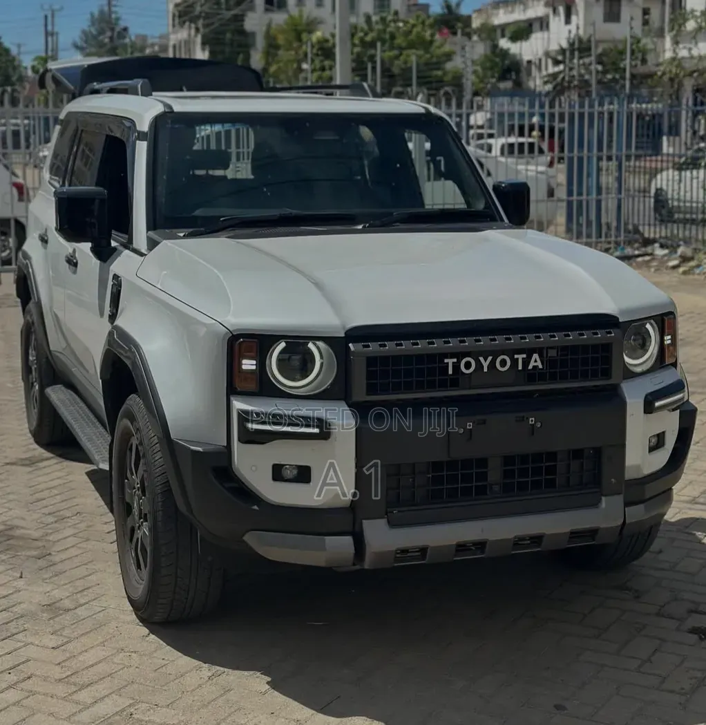 Toyota Land Cruiser Prado 2023 White