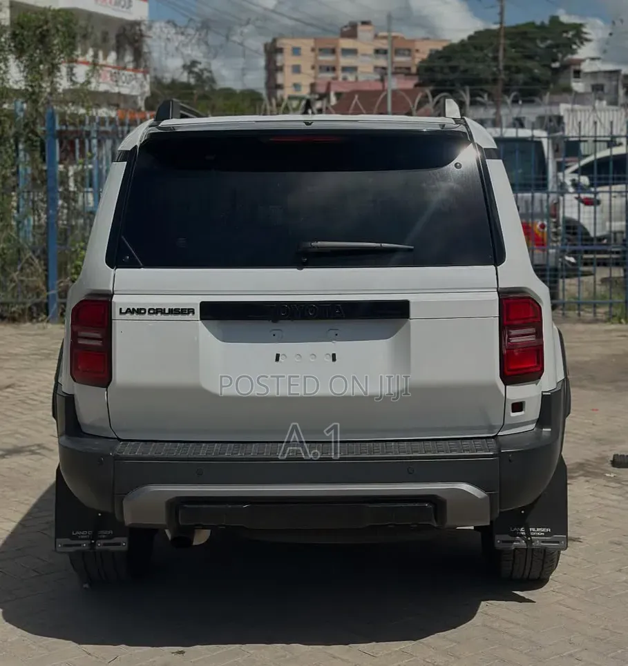 Toyota Land Cruiser Prado 2023 White