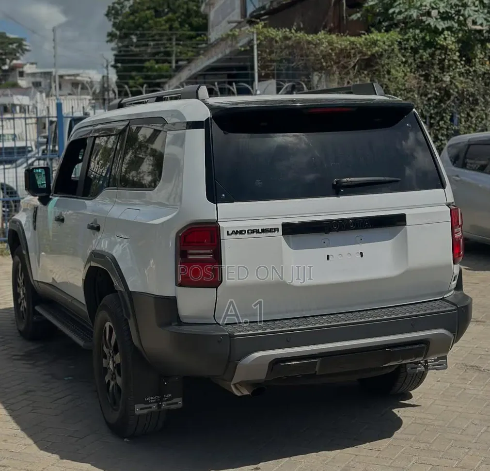 Toyota Land Cruiser Prado 2023 White