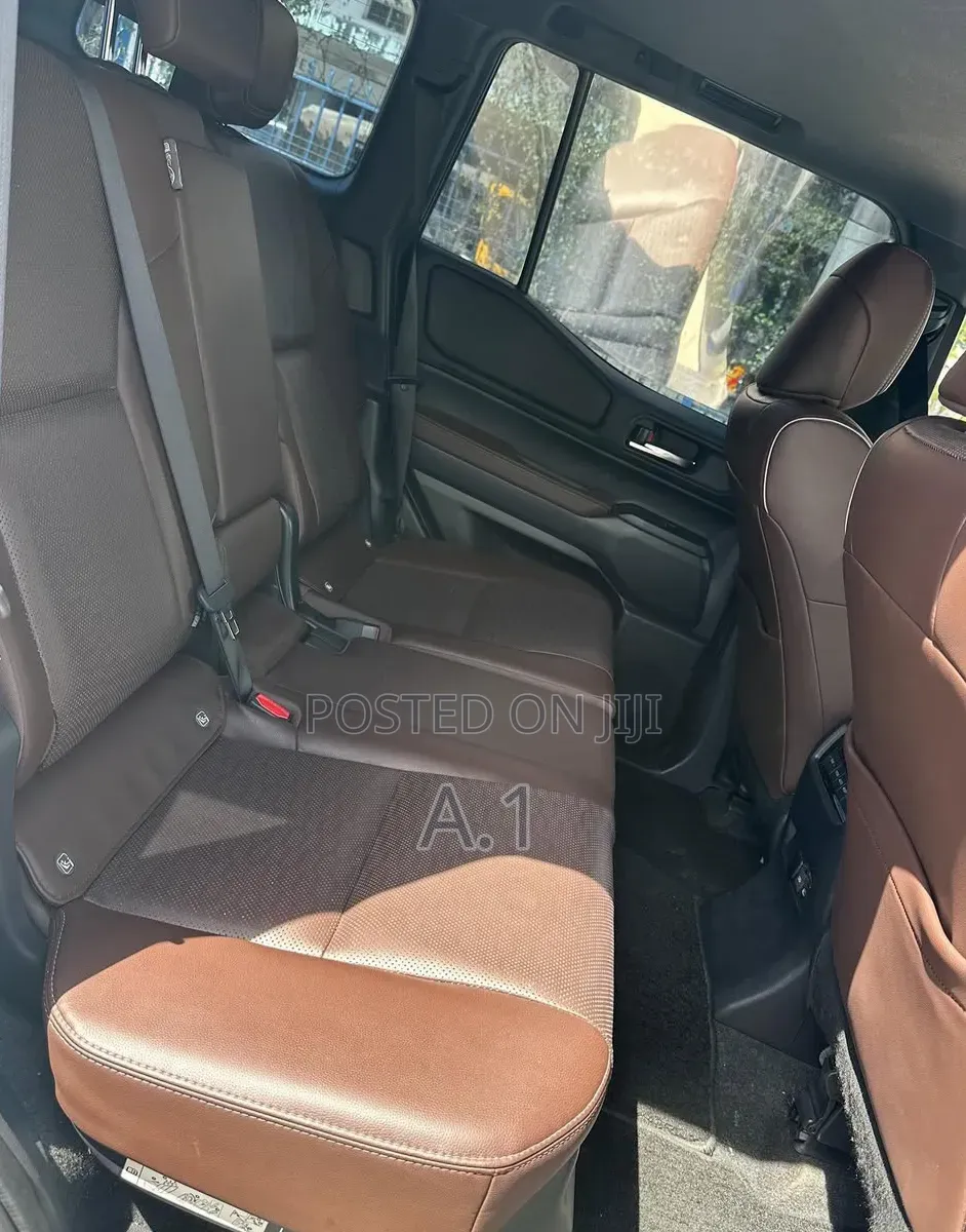 Toyota Land Cruiser Prado 2023 White