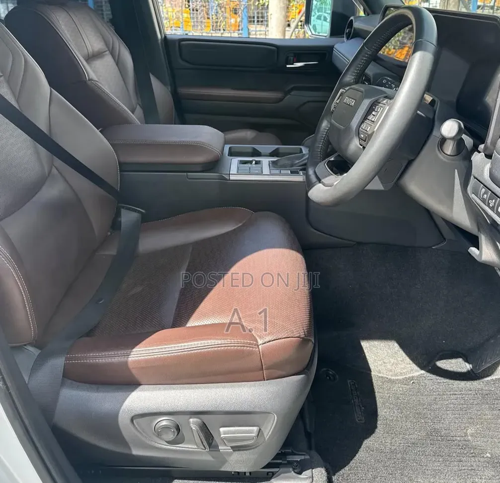 Toyota Land Cruiser Prado 2023 White