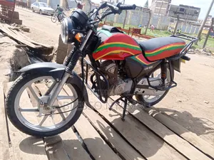 Honda CB 2023 Red