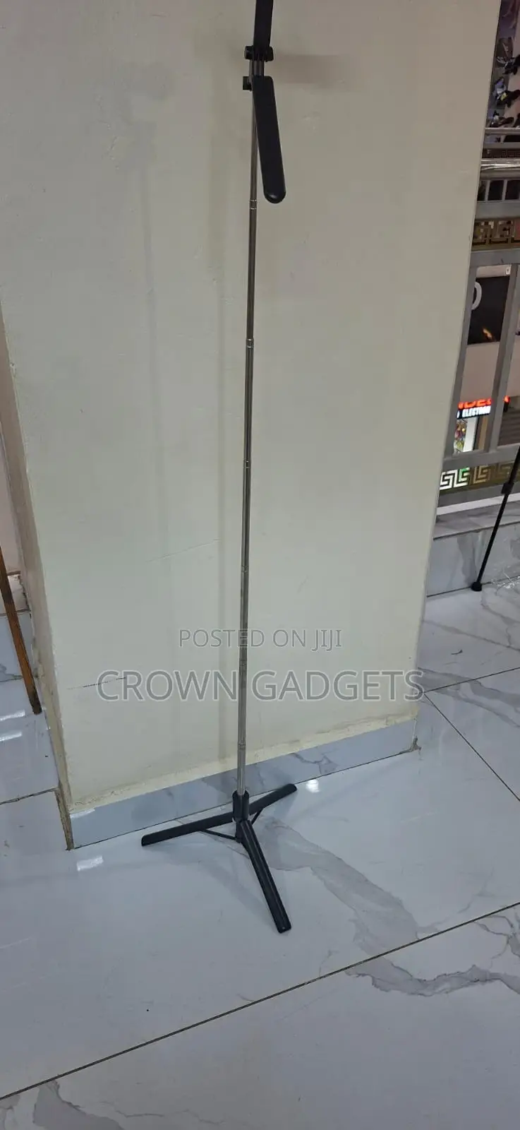 R16 Phone Selfie Stick Tripod for Vlog Live Streaming