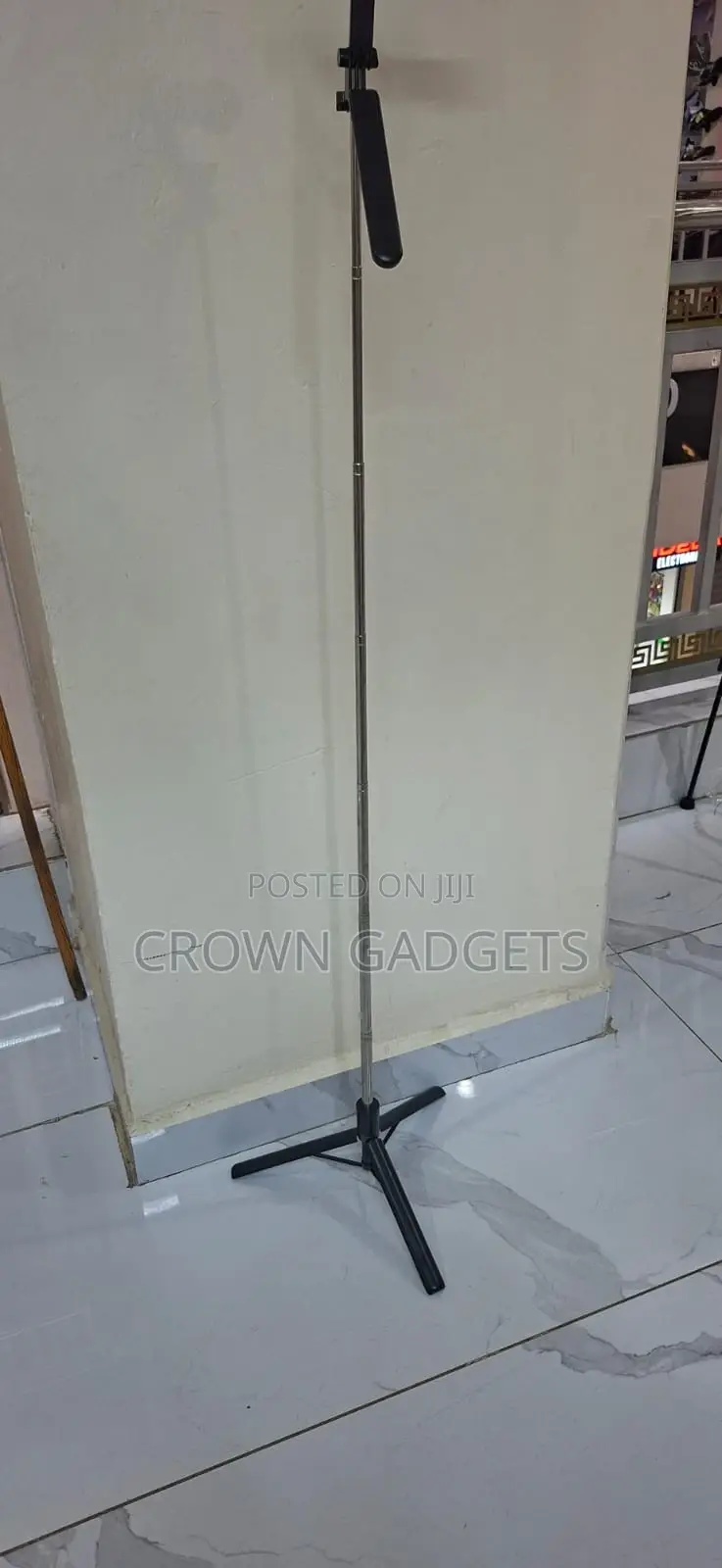 R16 Phone Selfie Stick Tripod for Vlog Live Streaming