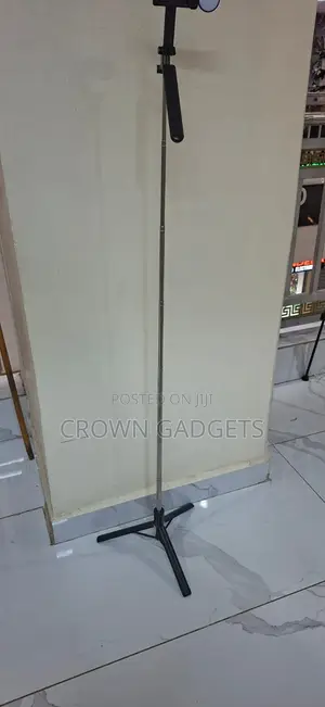 R16 Phone Selfie Stick Tripod for Vlog Live Streaming