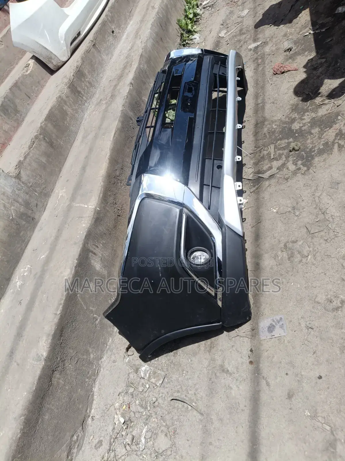 Bumper Mistrubishi Outlander 2018 Black.