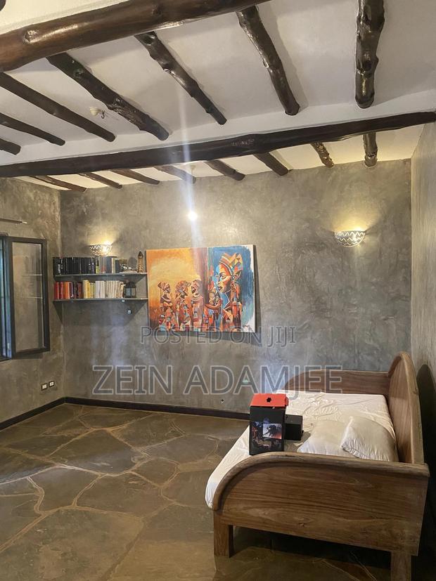 Furnished 5bdrm House in Town Centre for sale