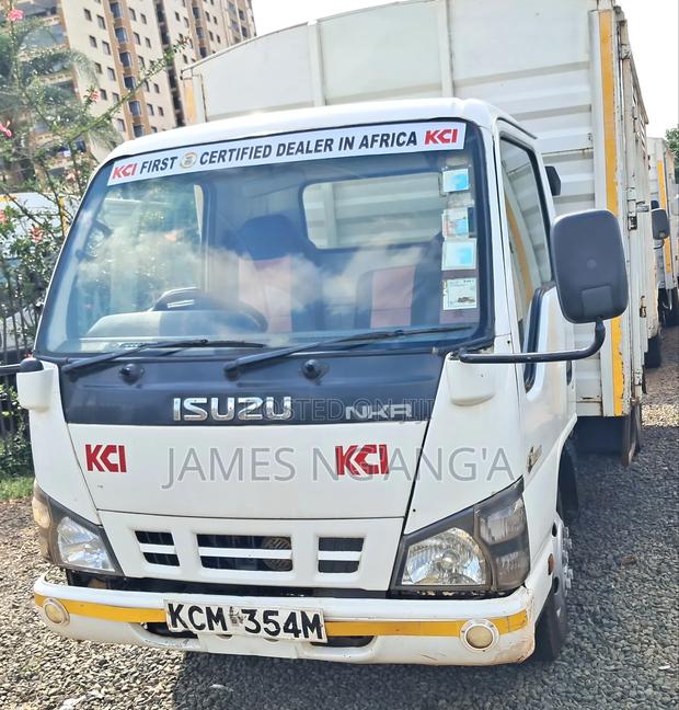 Isuzu NKR Yom 2018 White - main view