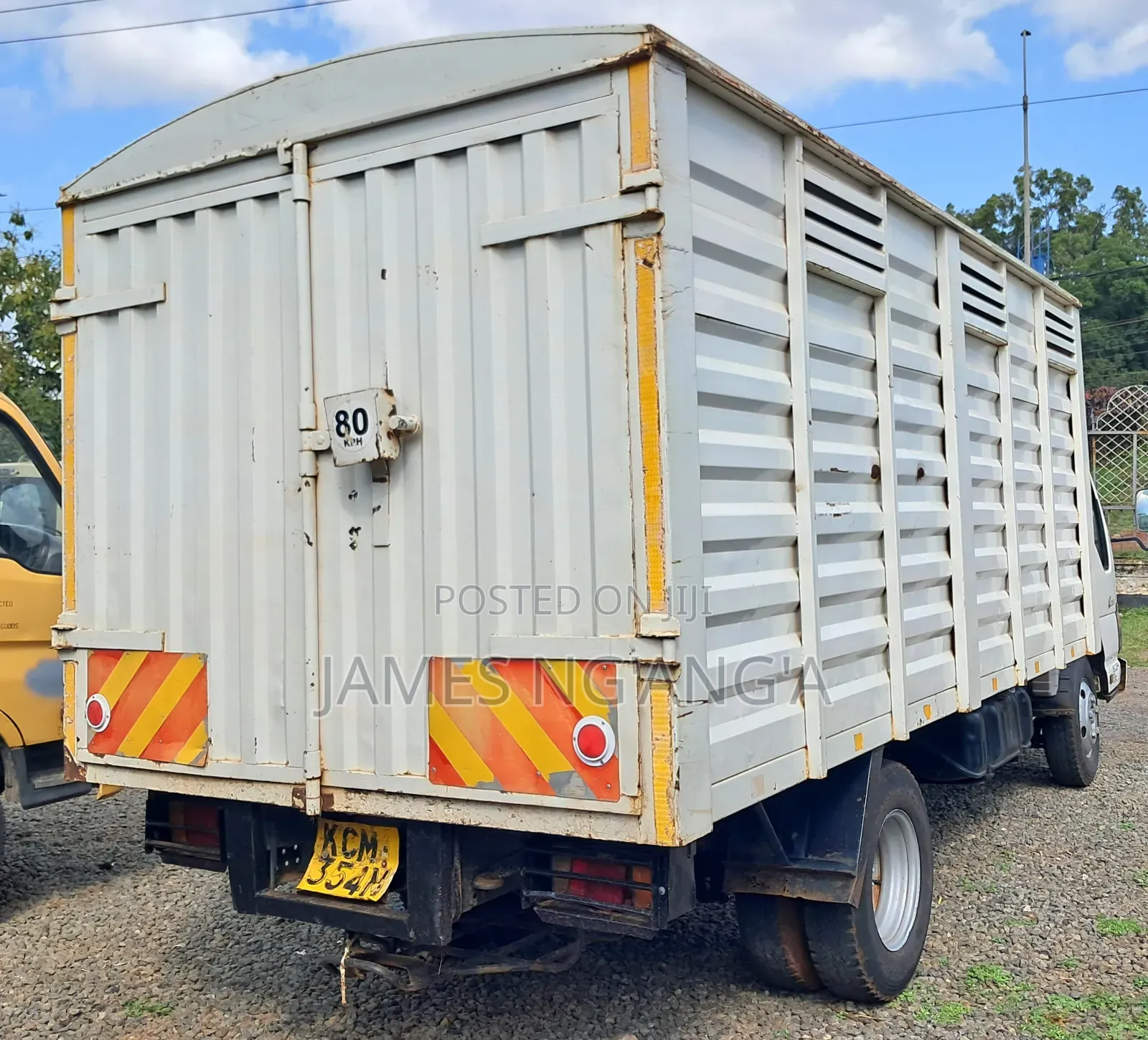 Isuzu NKR Yom 2018 White