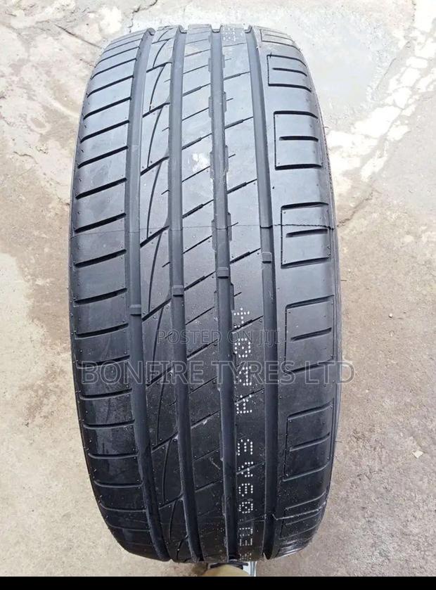 215/40zr18 Durun