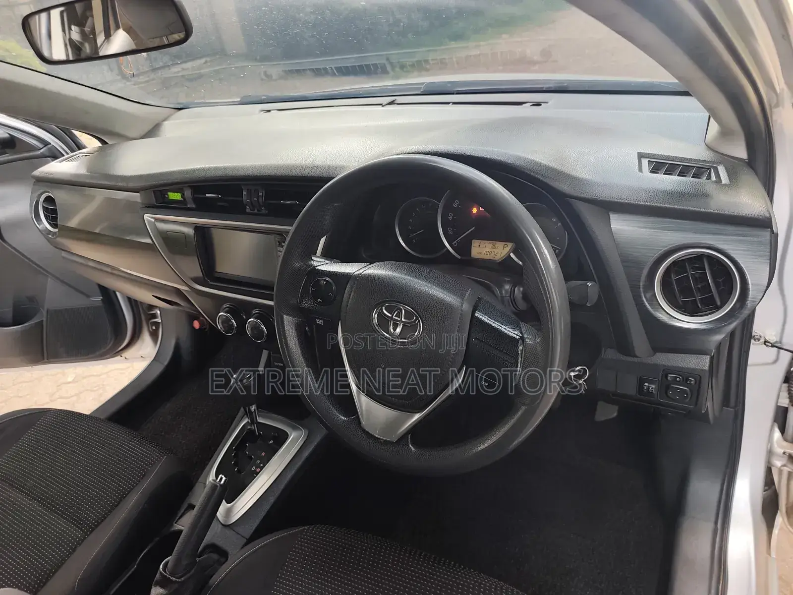Toyota Auris 2013 Silver