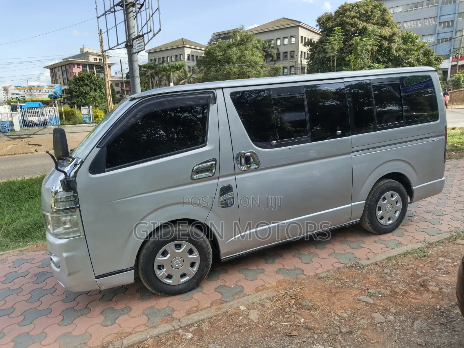 Toyota HiAce 2010 Silver