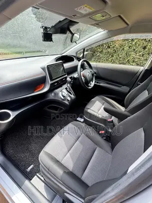 Toyota Sienta 2019 Silver