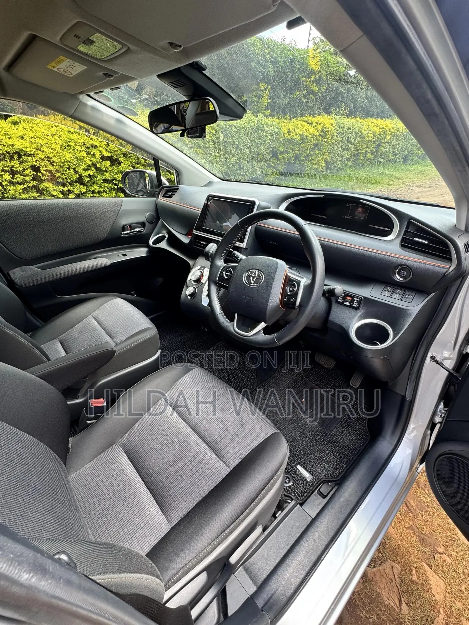Toyota Sienta 2019 Silver