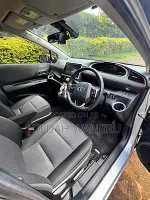 Toyota Sienta 2019 Silver