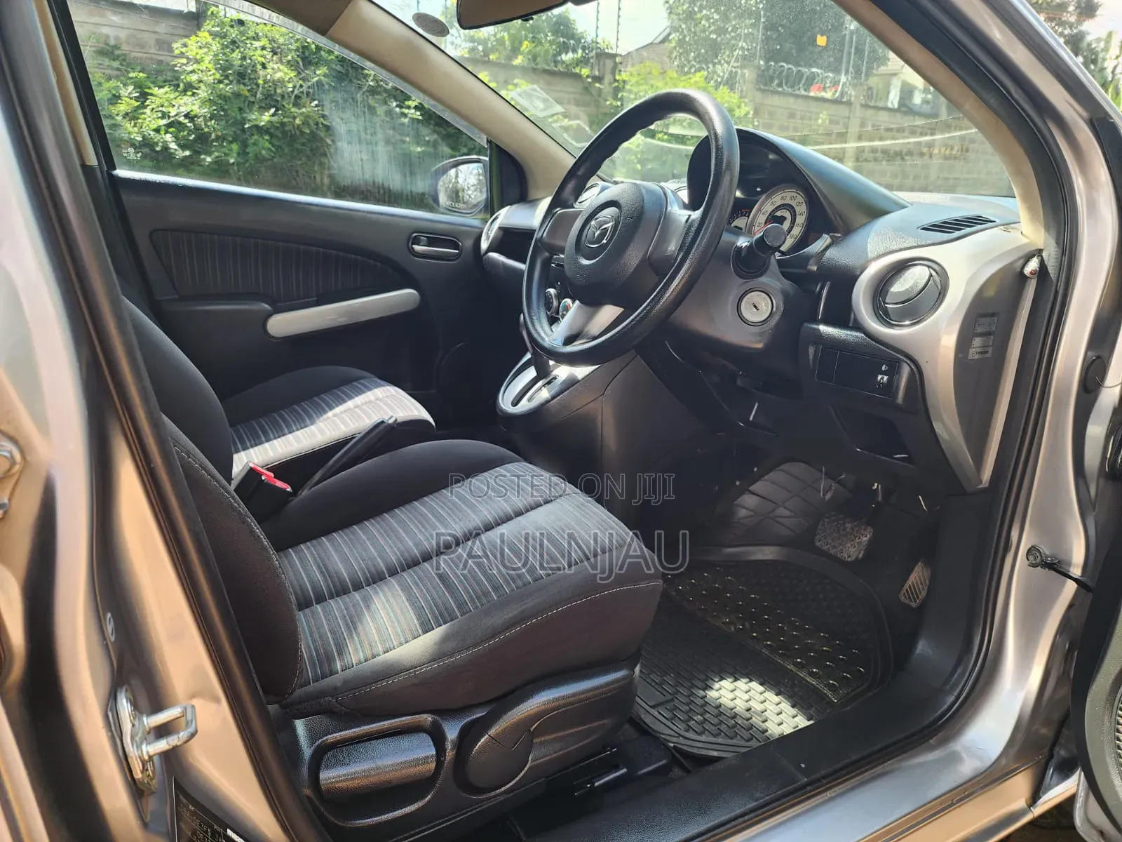 Mazda Demio 2010