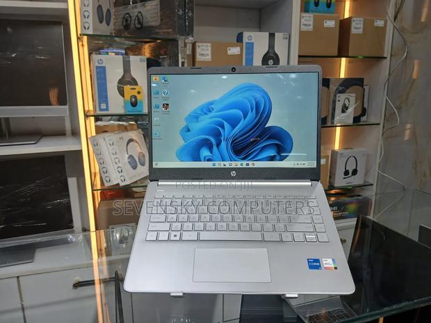New Laptop HP 14S 8GB Intel Core i5 SSD 256GB