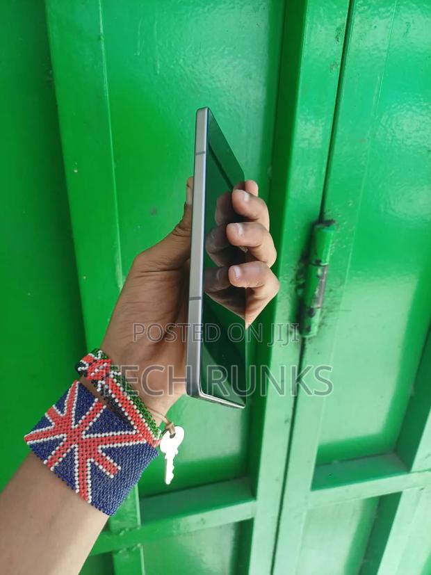Infinix Note 50 Pro 4G 256 GB Gray - thumbnail 4