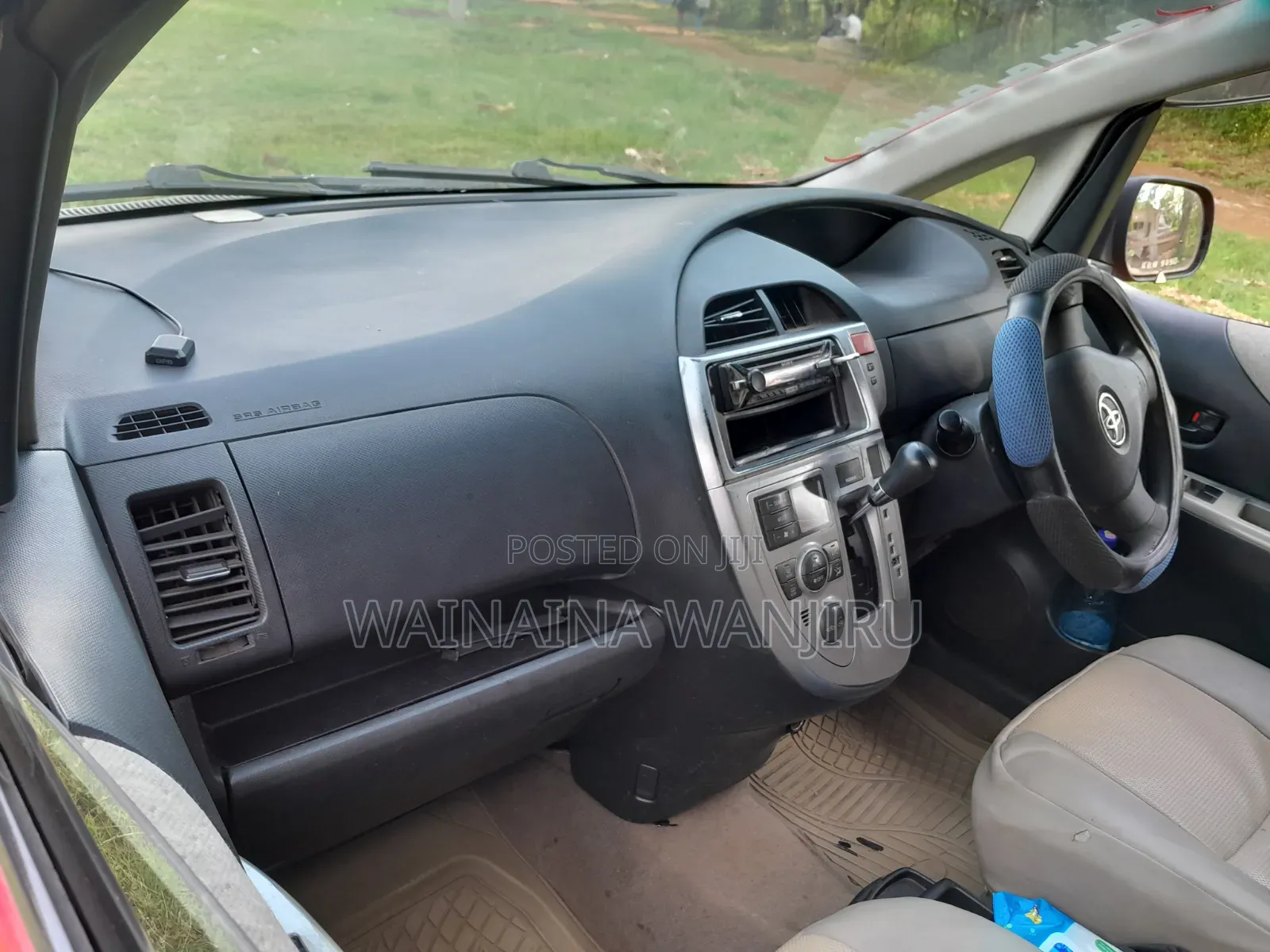 Toyota Ractis 2009 Red