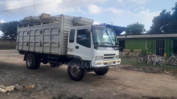 Isuzu FSR KBV - thumbnail 3