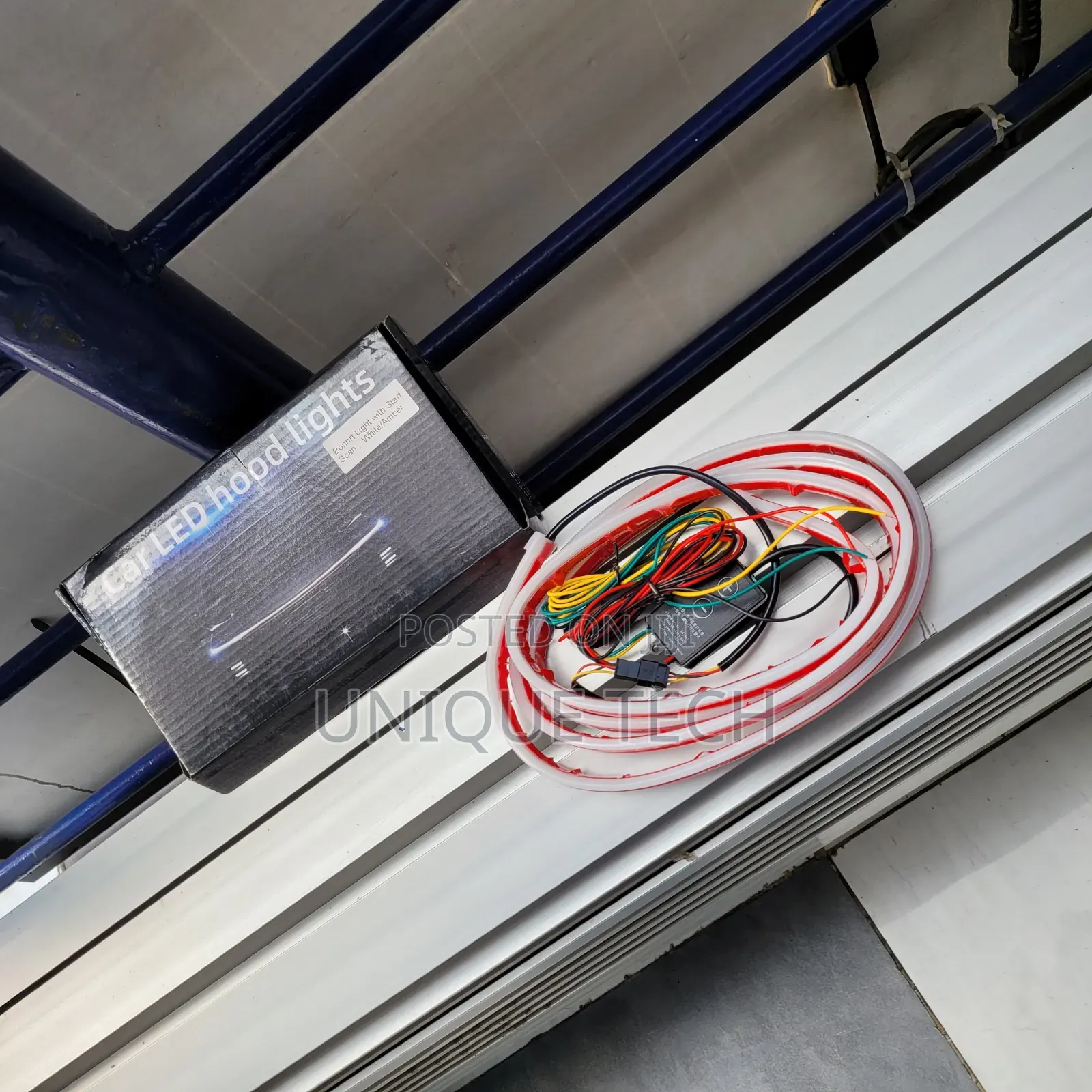 Universal Bonnet Light With Indicator