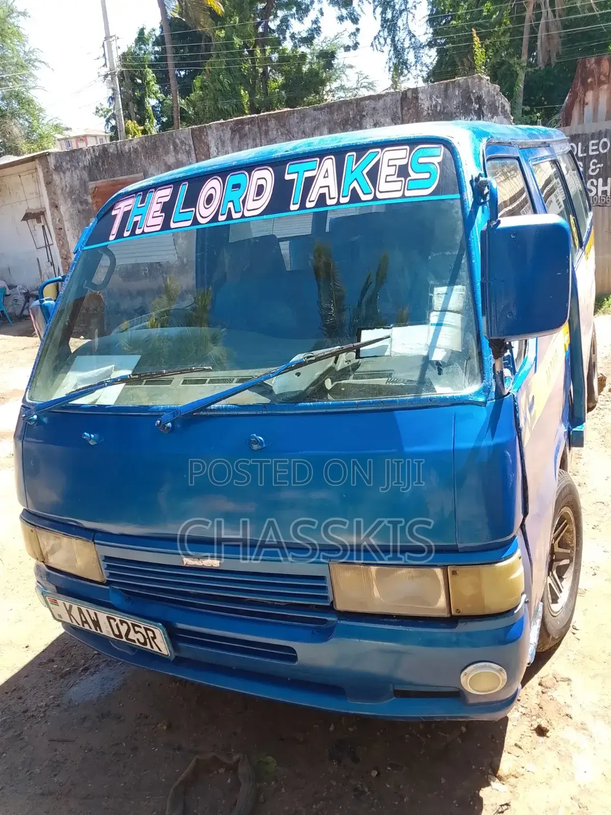Nissan Caravan (Urvan) 2018 Blue