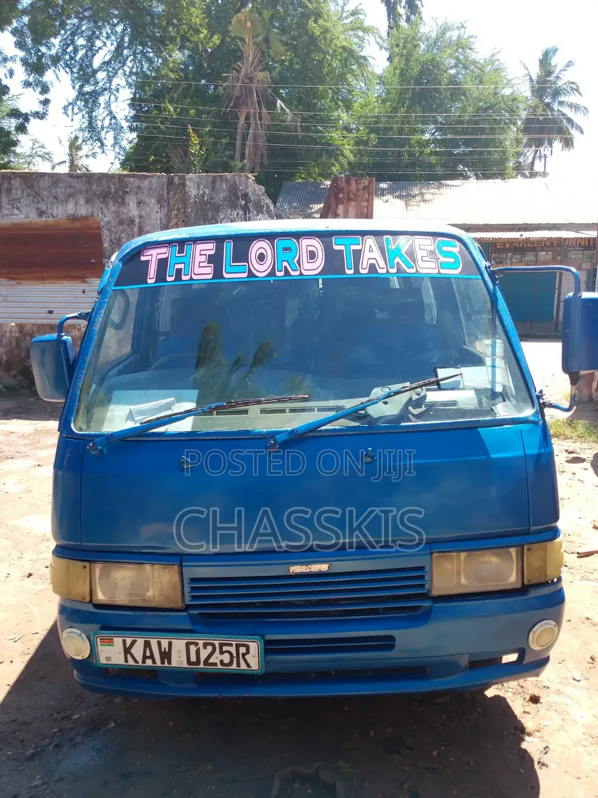Nissan Caravan (Urvan) 2018 Blue