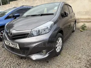 Toyota Vitz 1.3 FWD 5dr 2013 Gray