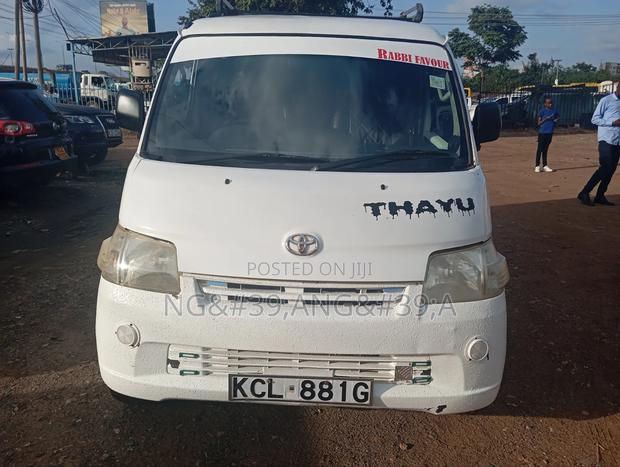 Toyota HiAce 2009 White - thumbnail 7