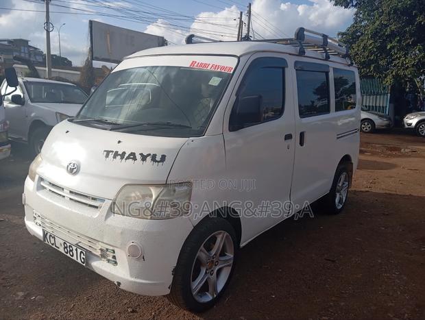 Toyota HiAce 2009 White - thumbnail 9