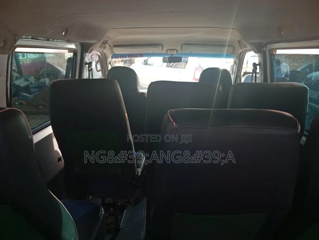 Toyota HiAce 2009 White - thumbnail 11