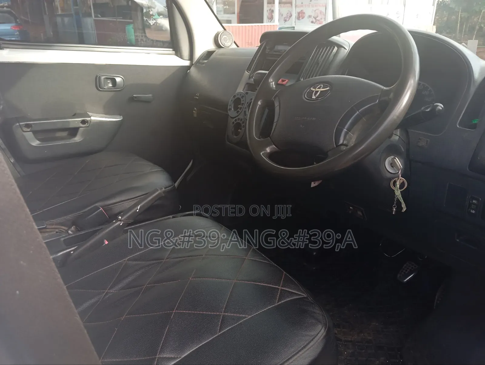 Toyota HiAce 2009 White
