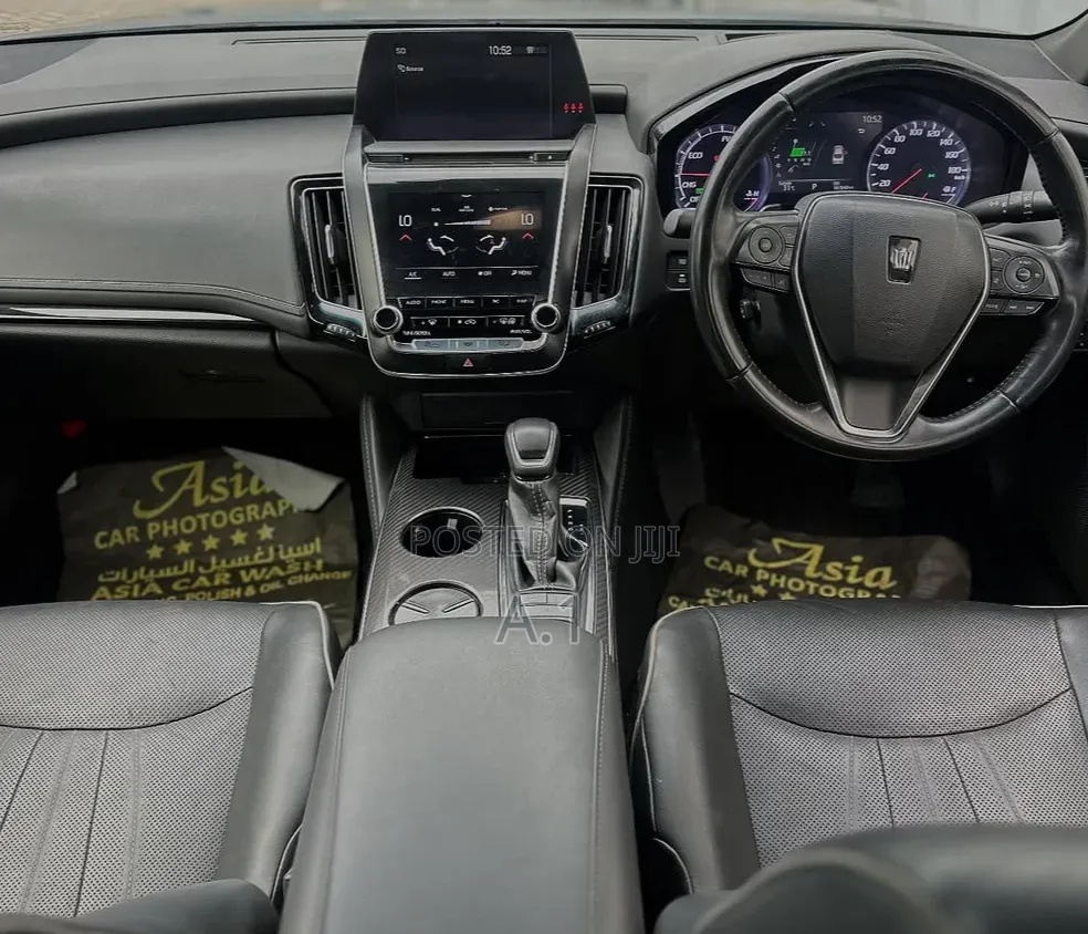 Toyota Crown 2019 Black