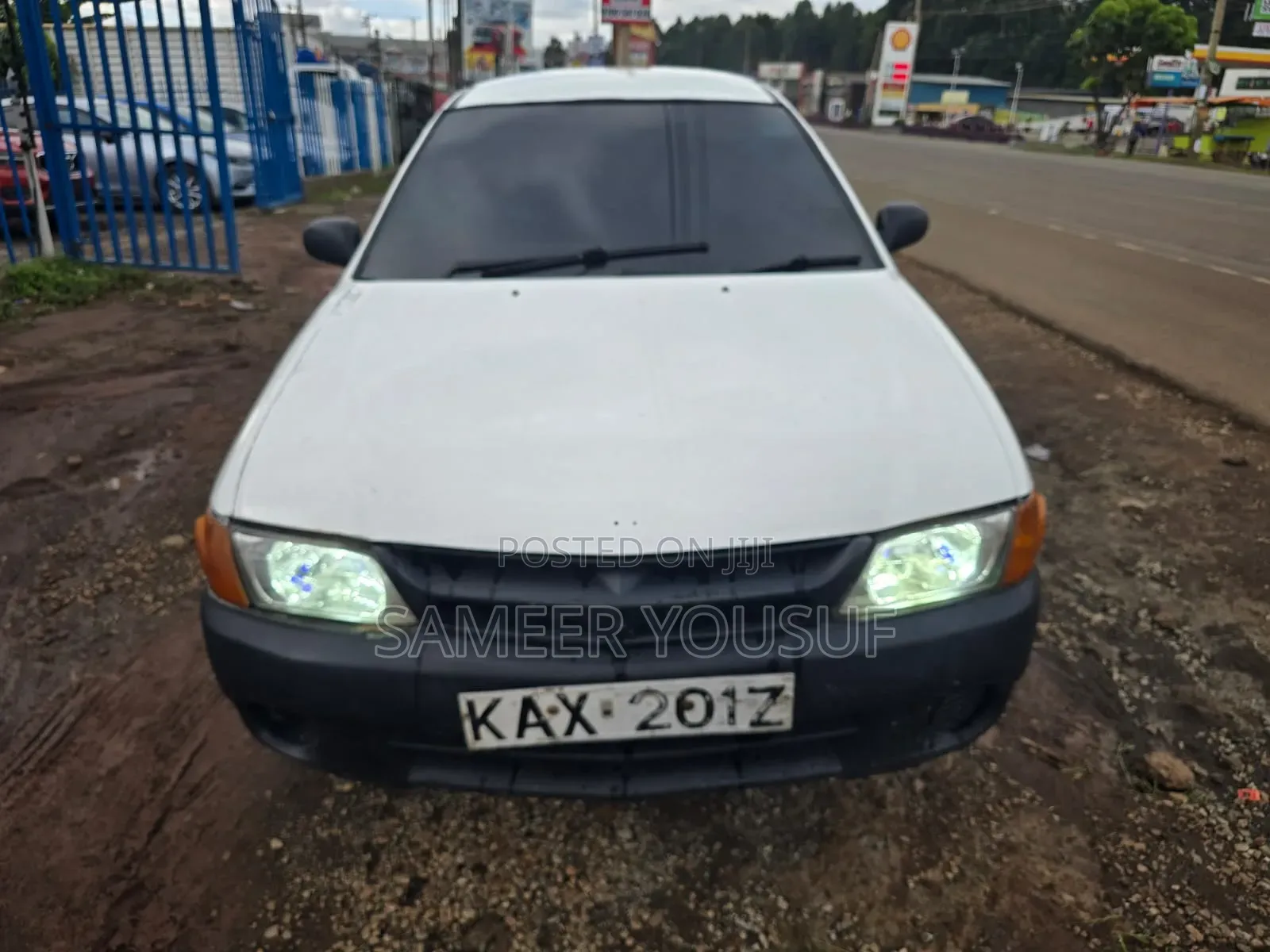 Nissan Advan 2001 White