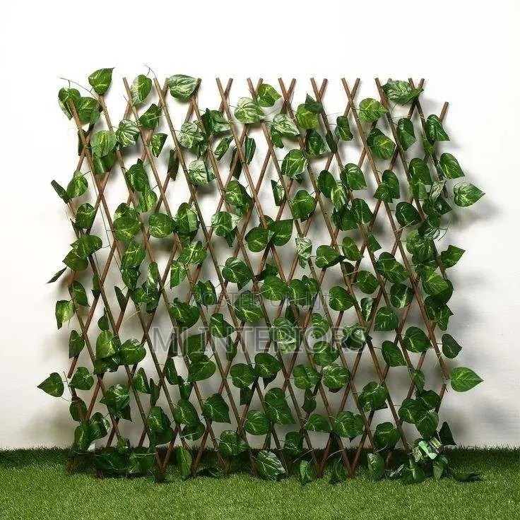 Retractable Ivy Fence
