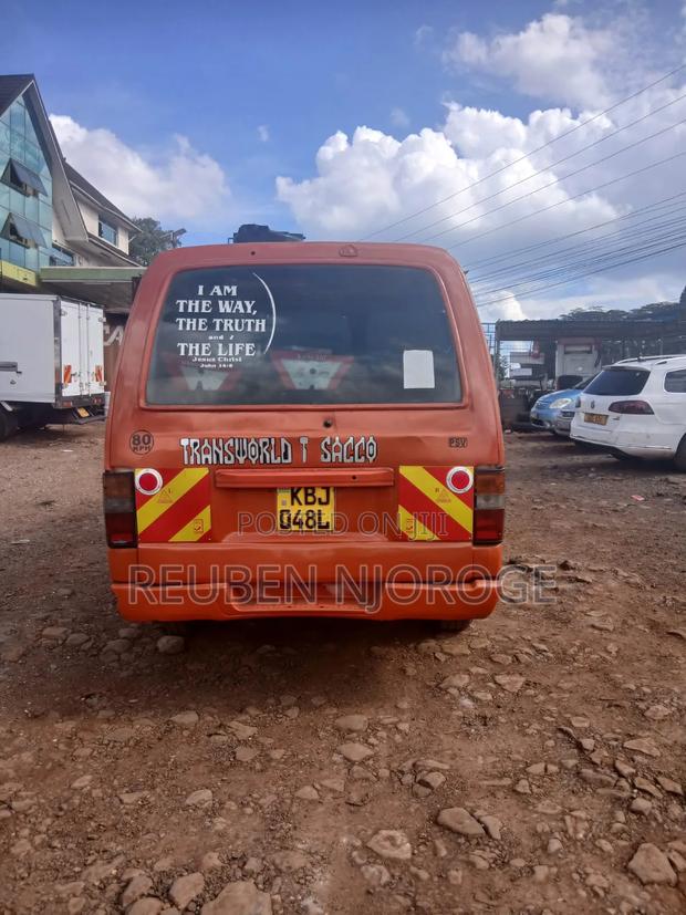 Nissan Caravan (Urvan) 2003 Orange - thumbnail 3