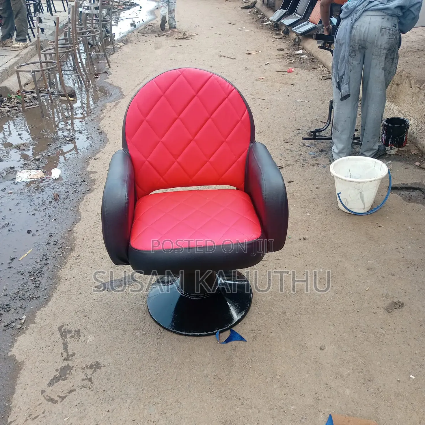 Red Barbershop Chic Seat