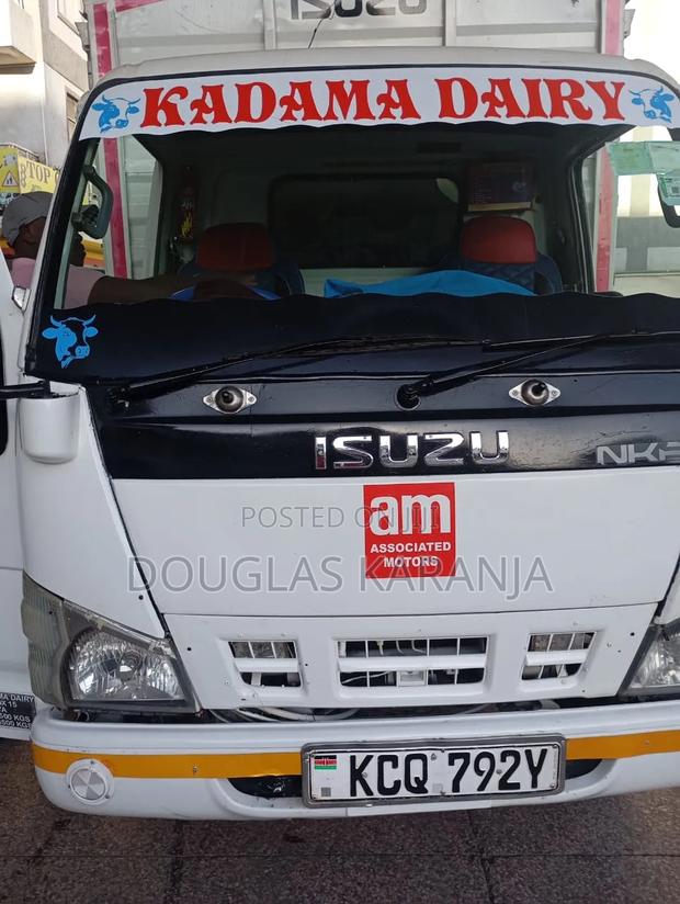 Clean Isuzu NKR 2018 White - thumbnail 4