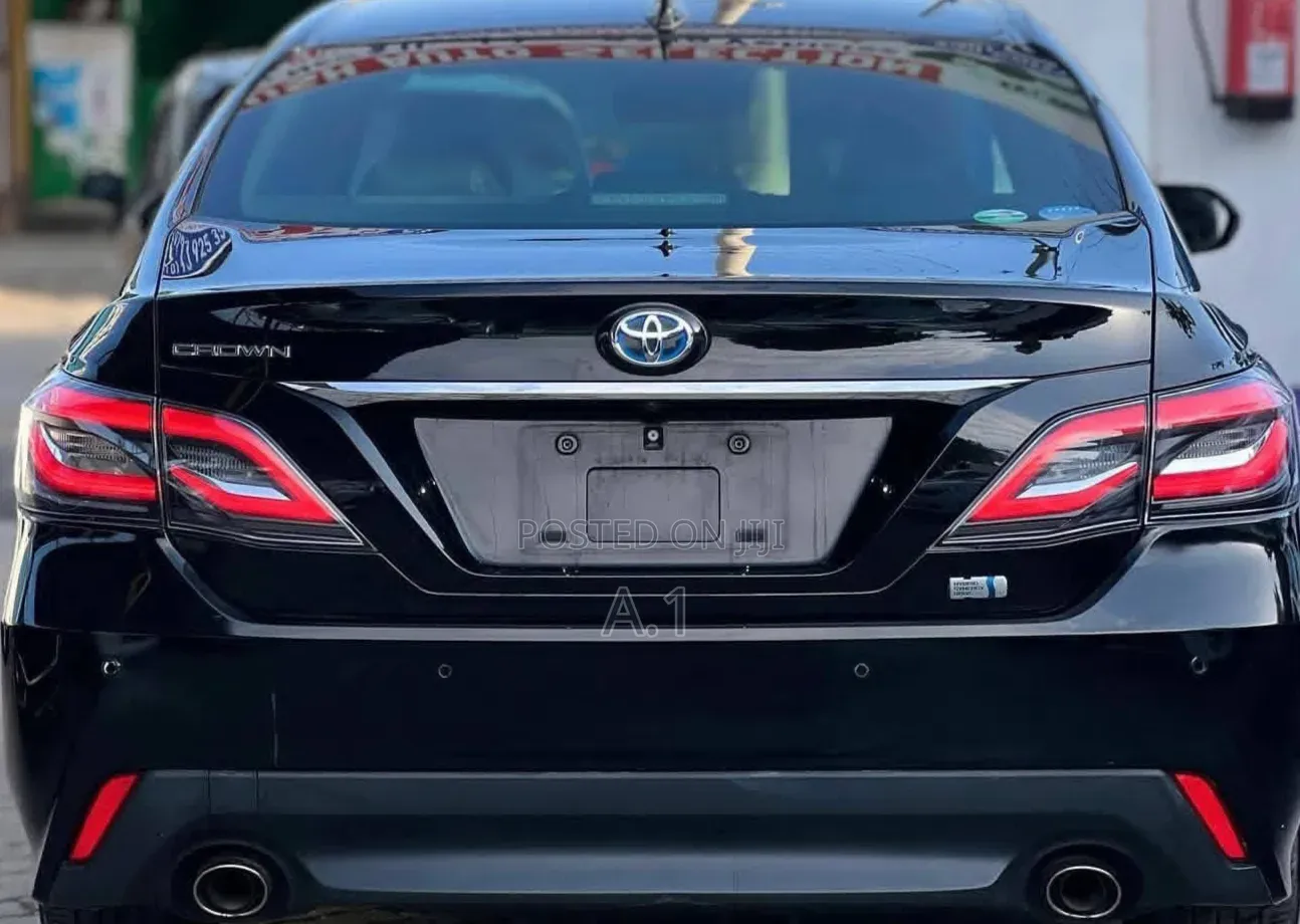 Toyota Crown 2019 Matt Black