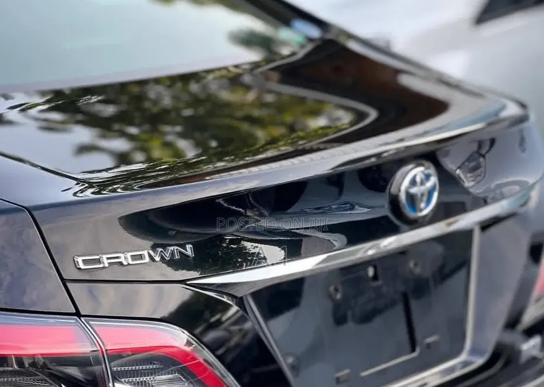 Toyota Crown 2019 Blue