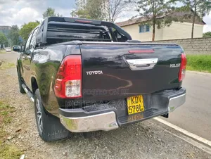 Toyota Hilux Revo Double Cab Deisel 2.4 AWD 2016 Black