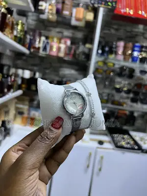 Lady’S Watch + Bracelet + Box