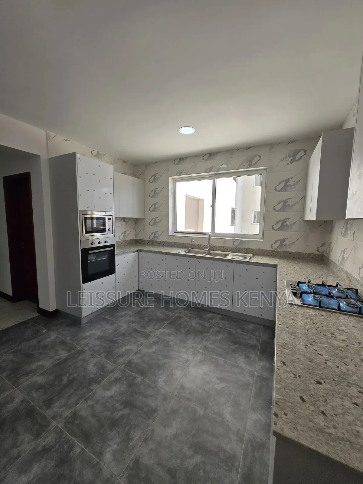 3bdrm Apartment in Parklands/Highridge for sale