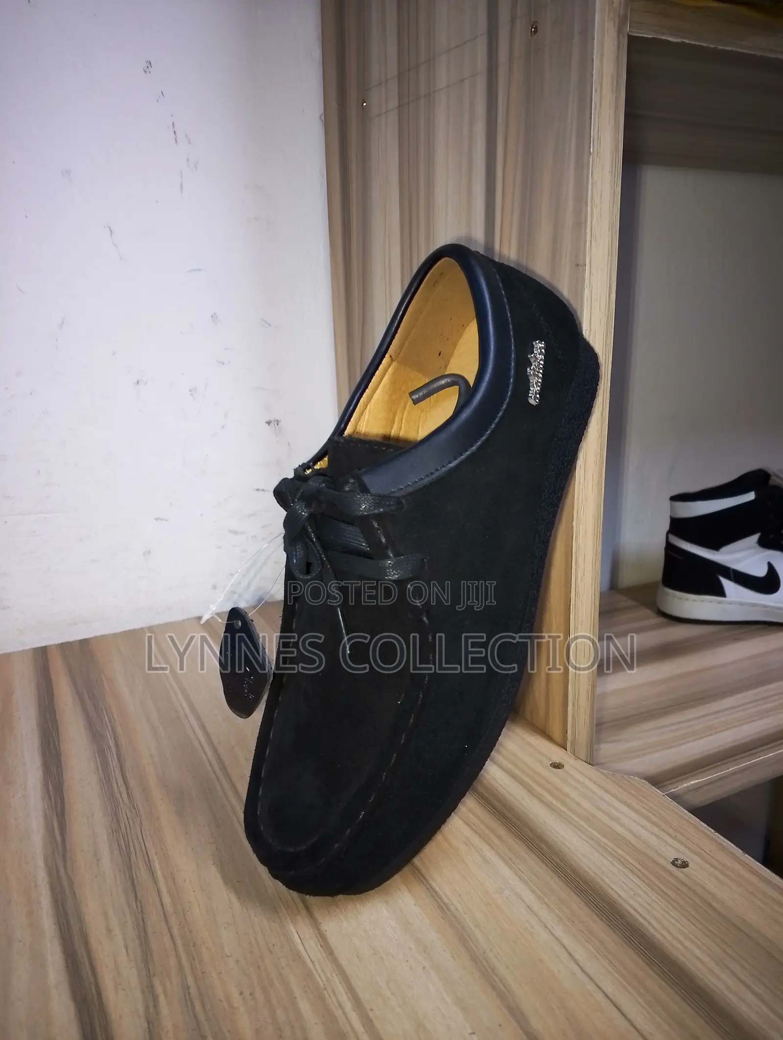 Clarks Wallabees - Classic Suede Casual Shoes